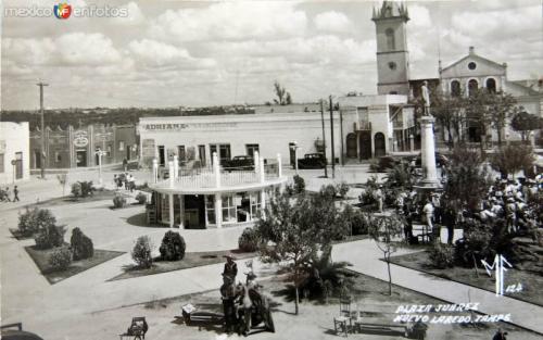 Plaza Juárez de Nuevo Laredo. Década de 1930.