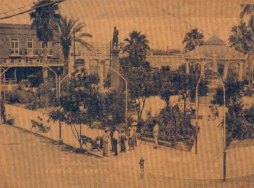 Plaza Juárez de Nuevo Laredo. Década de 1920.