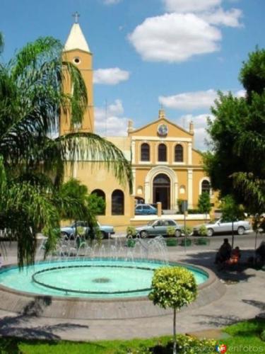 Plaza Juárez y Templo del Santo Nino a principios del siglo XXI.