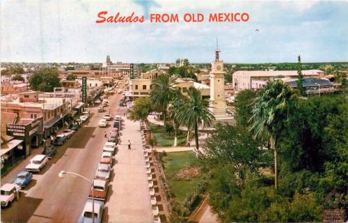 Postal con imagen de la Avenida Guerrero y la Plaza Hidalgo. Década de 1950.