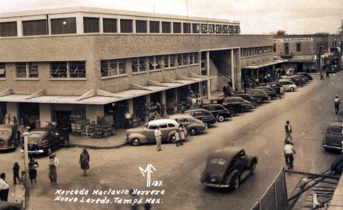 Postal con la imagen del Mercado Maclovio Herrera en Nuevo Laredo. Década de 1940.