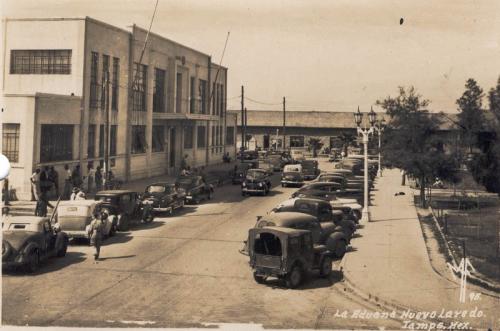 Postal con la imagen del edificio de la Aduana de Nuevo Laredo. Década de 1940.
