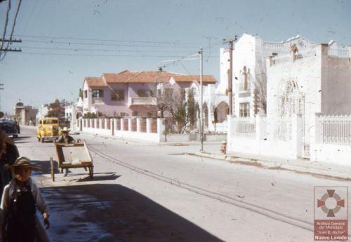 Residencias en la Calle Dr. Mier de Nuevo Laredo. Década de 1950.