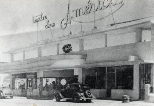 Teatro Cine América de Nuevo Laredo a mediados del siglo XX.
