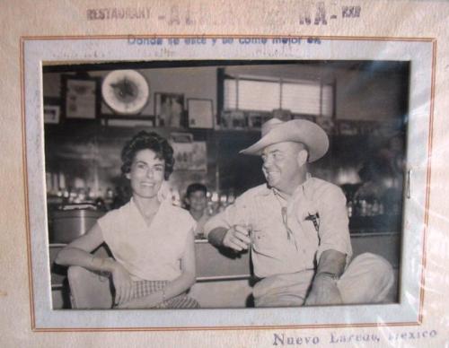 Turistas norteamericanos en el Restaurante Alma Latina. C. a. 1960.