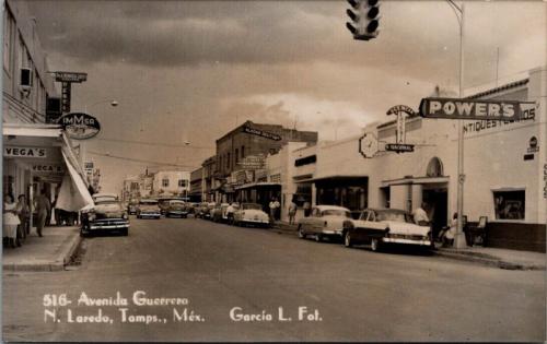 Vista de la Avenida Guerrero rumbo al sur desde la Calle Victoria. Década de 1950.