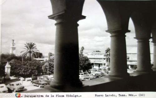 Vista de la Plaza Hidalgo desde el nivel superior del Palacio Federal. Década de 1940.