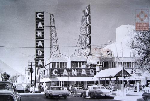 Zapatería Canadá en la esquina de Avenida Guerrero y González. Década de 1970.