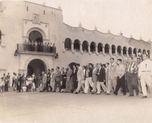 1 de mayo de 1958. Dia del Trabajo. Columna de trabajadores C.T.M.