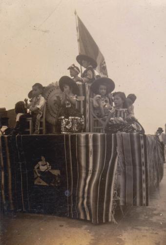Carro Alegórico del Colegio Serafín Pena. Nov. 20 de 1941.