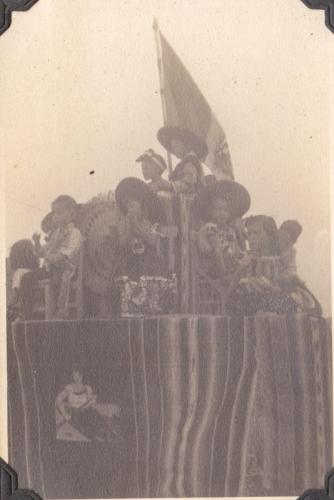 Carro alegórico del Colegio Serafín Pena. 20 de nov. de 1941.