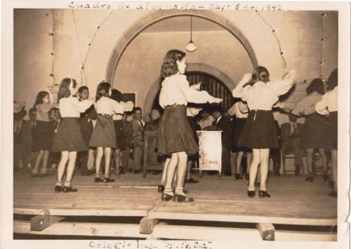 Cuadro de gimnasia del Colegio Serafín Pena. Mayo 5 de 1942.
