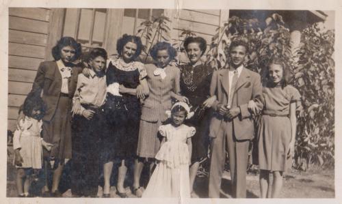 En casa de la Fam. Morales González por Calle Donato Guerra N. Laredo.