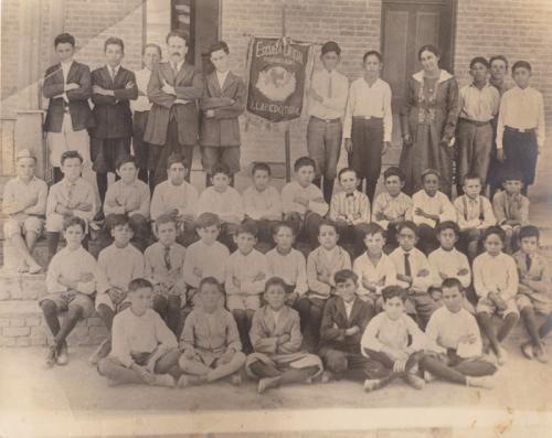 Esc. Oficial para Niños No. 1 en Nuevo Laredo Tamps. Generación 1922. Maestra Emilia Cantú.