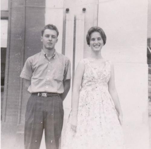 Fernando Ortiz e Irene Lombard en la calle Padre Mier de Monterrey N. L.