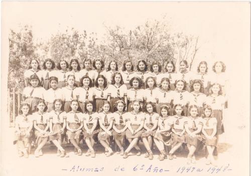 Grupo de niñas del sexto grado en el Colegio América. 1947 1948.