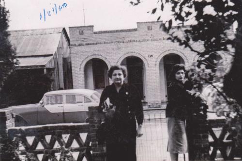 Ma. Angelina Morales de Zárate al centro. Enero 21 de 1960.