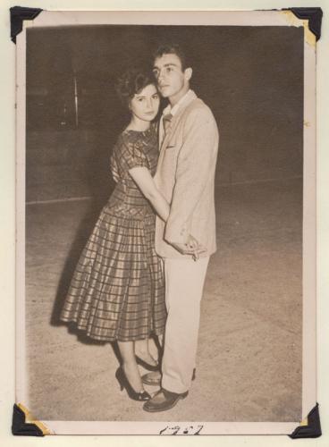 Ma. Angelina Zárate Morales en un baile. 1957.