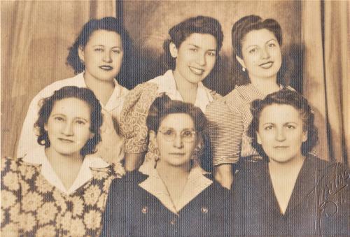 Personal del Colegio Serafín Pena de Nuevo Laredo en 1942.